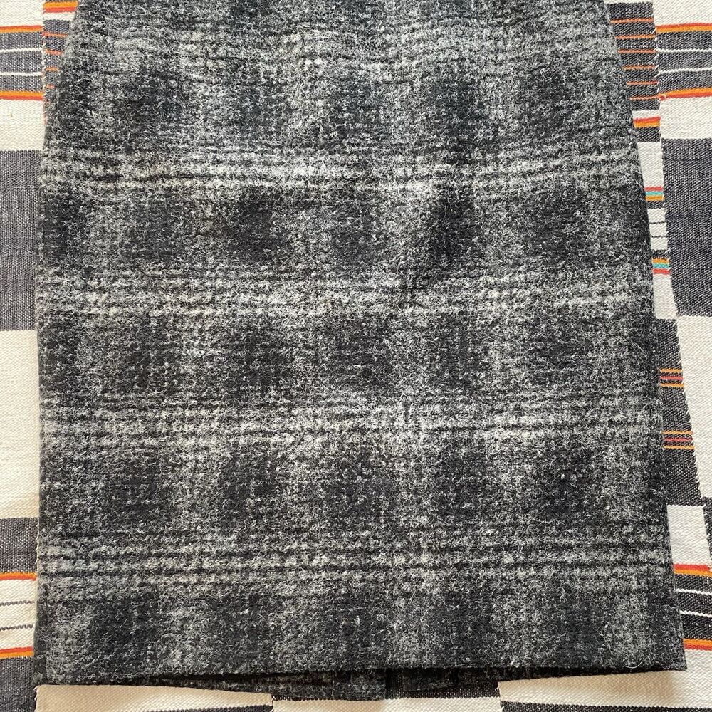 Banana Republic Wool Blend Skirt. Size 8. Knee Length. Winter. Work Wear. Casual - Picture 2 of 9